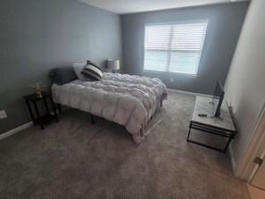 Room - Peaceful 3-bedroom townhome with AC in charming Parrish (Parrish)
