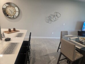 Dining - Peaceful 3-bedroom townhome with AC in charming Parrish (Parrish)