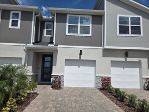 Exterior - Peaceful 3-bedroom townhome with AC in charming Parrish (Parrish)