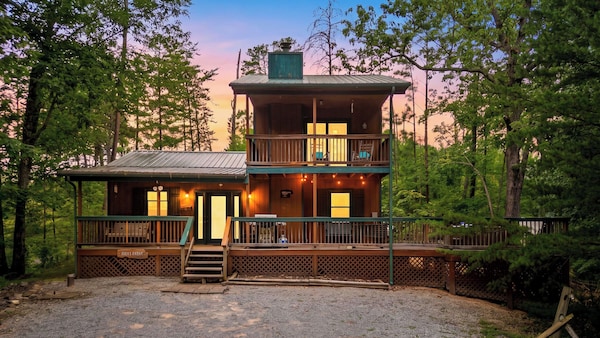 Dream Chaser By Avantstay Hot Tub + Arcade + Porch Swing Mountain Views, Minutes To The Parkway - Great Smoky Mountains National Park