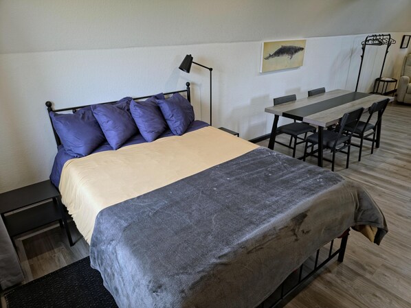 2 bedrooms, WiFi (free), bed sheets