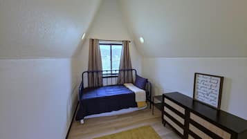 1 bedroom, bed sheets