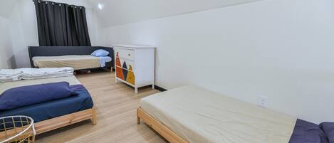 1 bedroom, WiFi (free), bed sheets
