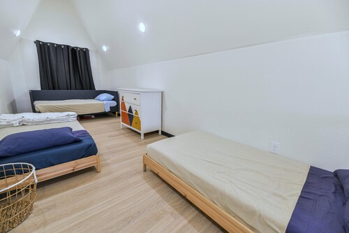 Cabin 2 | Betelgeuse | Pet Friendly - Pet-friendly A-frame cabin with loft and full kitchen