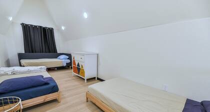Cabin 2 | Betelgeuse | Pet Friendly - Pet-friendly A-frame cabin with loft and full kitchen