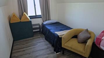 1 bedroom, WiFi (free), bed sheets