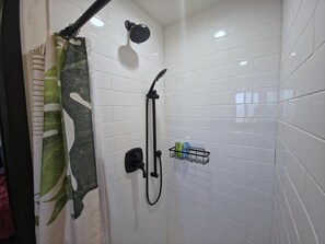 Bathroom - Cabin 5 | Polaris - A-frame cabin with loft and full kitchen, sleeps six (Penrose)