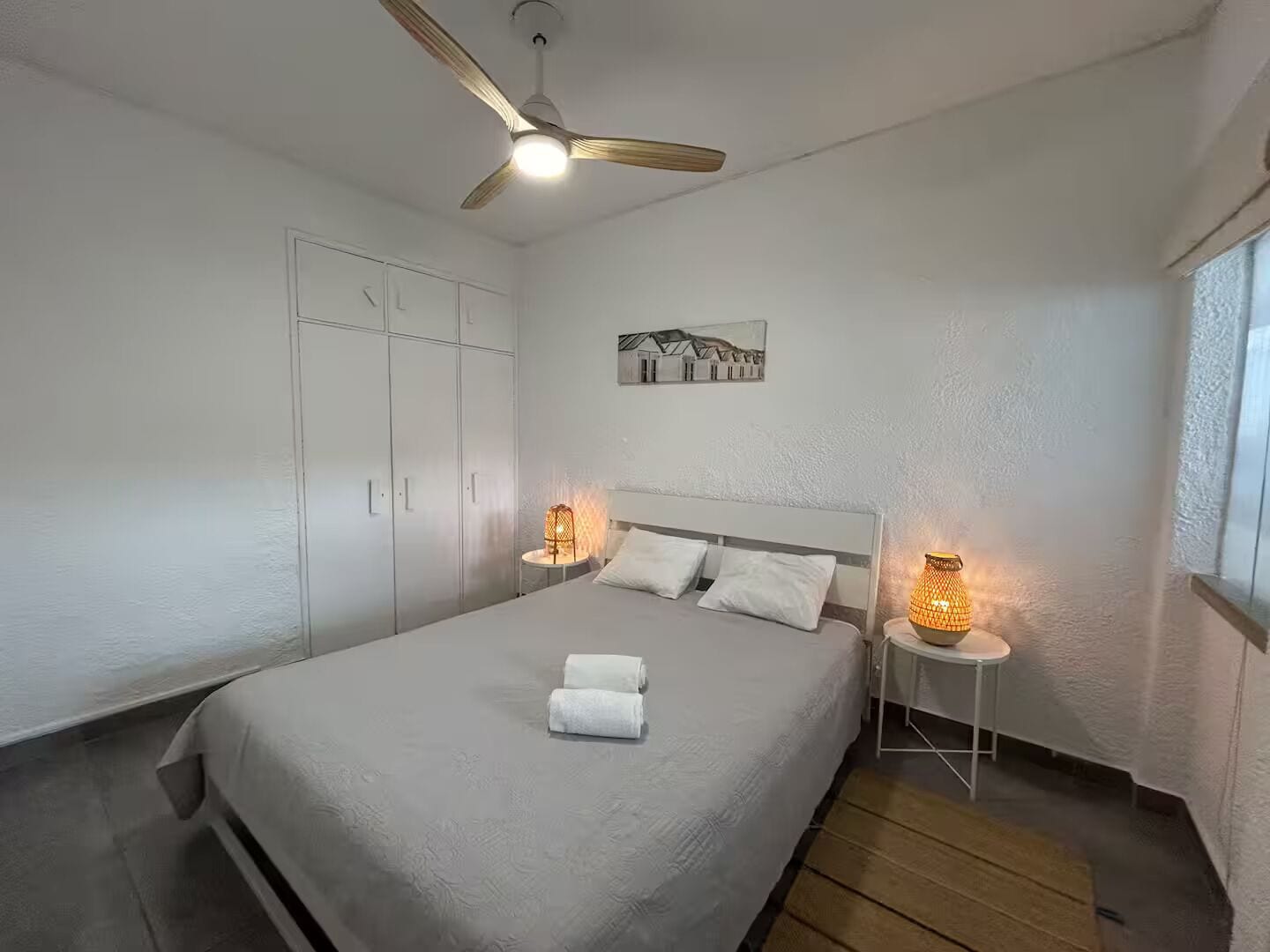 4 bedrooms, iron/ironing board, WiFi (free)