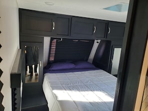 Room - Saturn Camper Suite - Family planet camper with bunk beds, sleeps six (Penrose)
