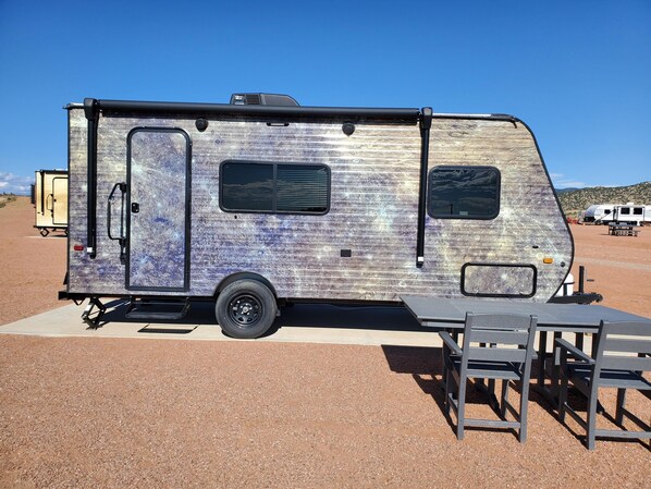 Miscellaneous - Mercury Camper Suite - Planet-themed camper suite with awning deck, sleeps three (Penrose)
