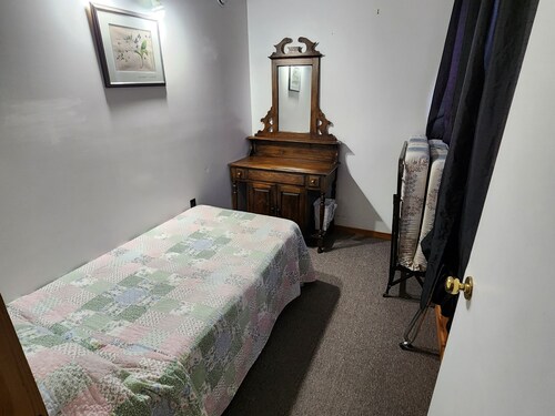 Cozy stay at Haliburton Forest. Trails, Wolf Centre, Canopy Tour, 100 lakes!