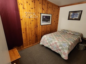2 bedrooms, WiFi (free), bed sheets