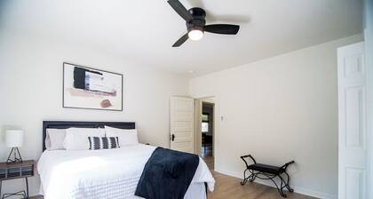 Updated Downtown Fort Mill home -3 Queens-Sleeps 6