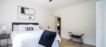 Updated Downtown Fort Mill home -3 Queens-Sleeps 6