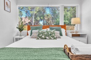 Desk, iron/ironing board, travel cot, WiFi - Pompano Beach Escape - POOL, MINI GOLF & 1 MILE TO BEACH!! (Pompano Beach)