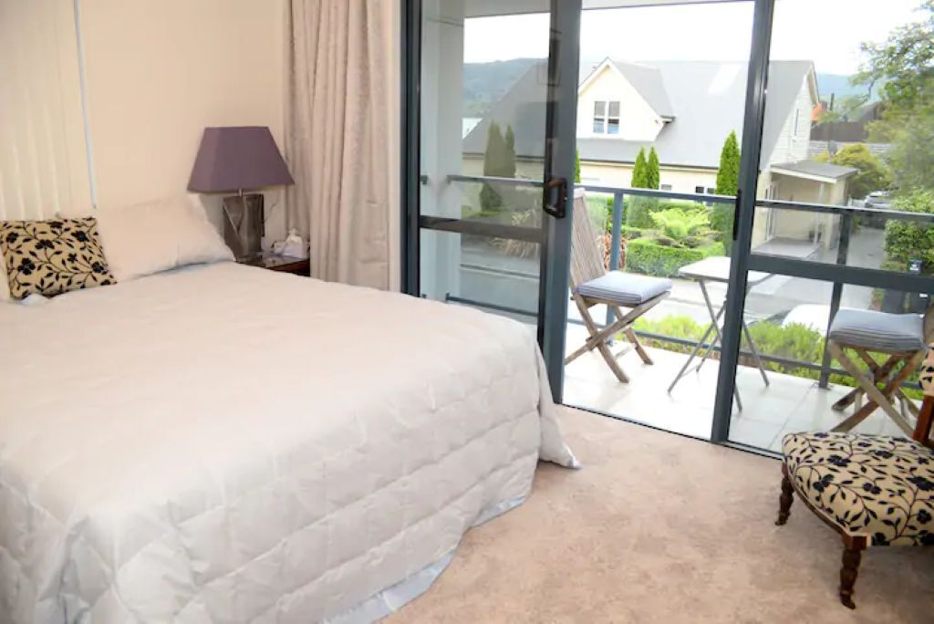 7 bedrooms, iron/ironing board, WiFi, bed sheets
