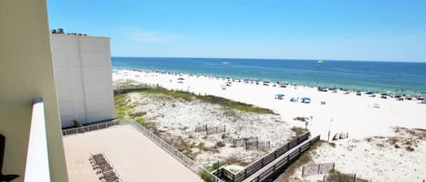 Condo, várias camas (Boardwalk 486) | Praia | Na praia