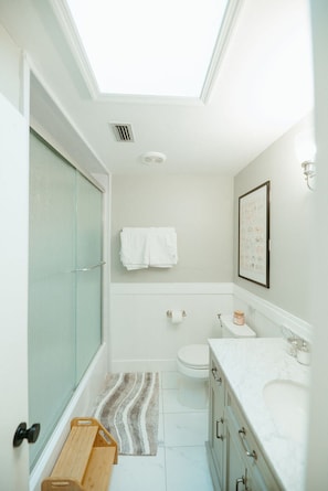Dusche, Haartrockner, Bidet, Handtücher
