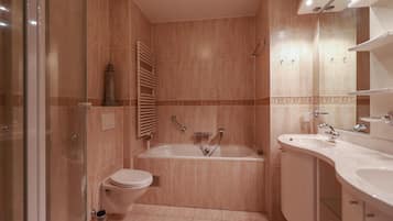 Apartment | Badezimmer | Badewanne