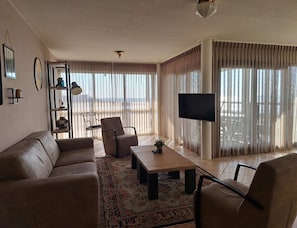 Apartment | Living area - Lakeview Suite With Whirlpool in Makkum (Makkum)