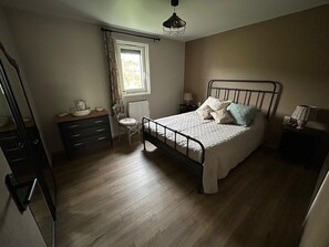 Room - Vrbo Property (SAINT-DENIS-EN-MARGERIDE)