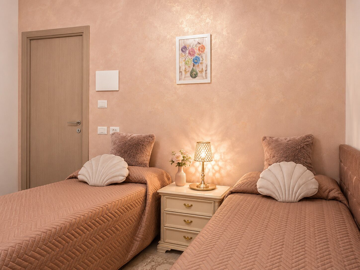 6 habitaciones, tabla de planchar con plancha, wifi y ropa de cama 