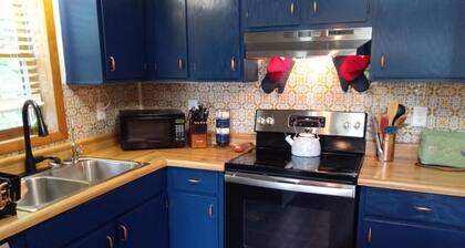 3BR Chalet, Long-Range Mountain Views