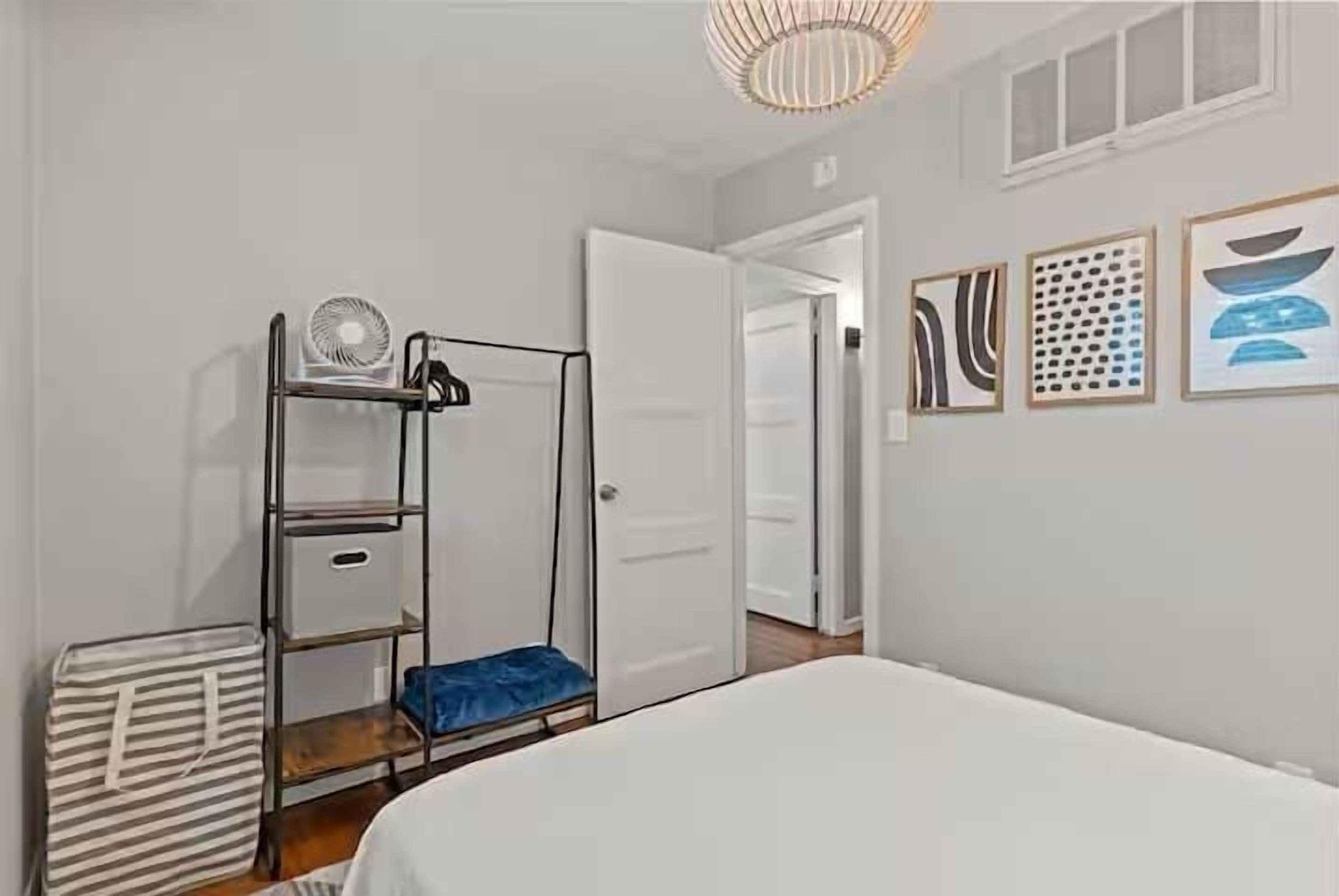 4 bedrooms, desk, iron/ironing board, travel crib