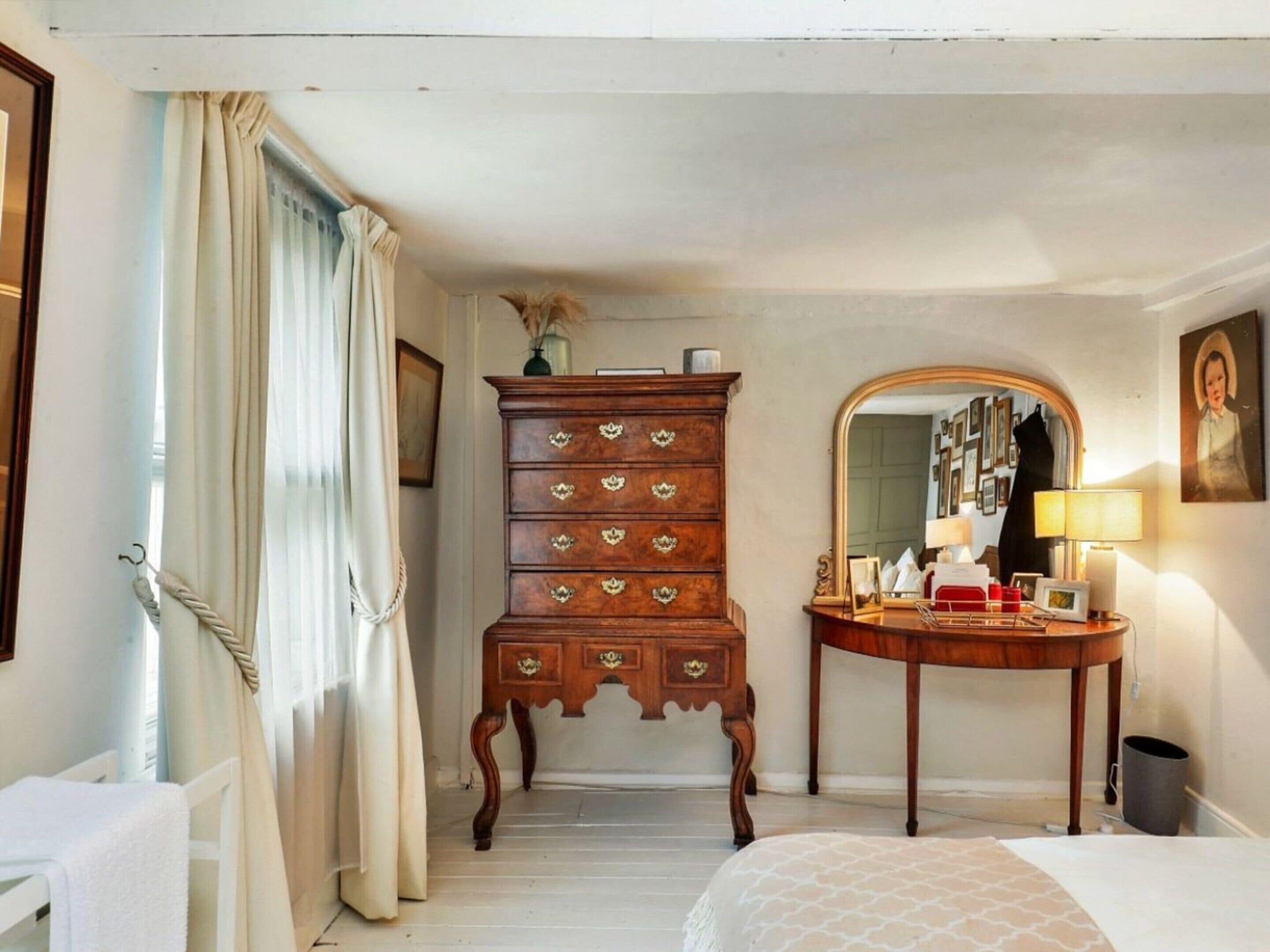 House | 3 bedrooms, individually furnished