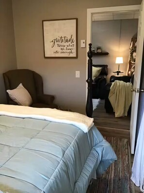 2 bedrooms, iron/ironing board, WiFi, bed sheets