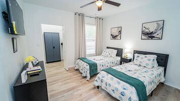 2 habitaciones, tabla de planchar con plancha, wifi y ropa de cama
