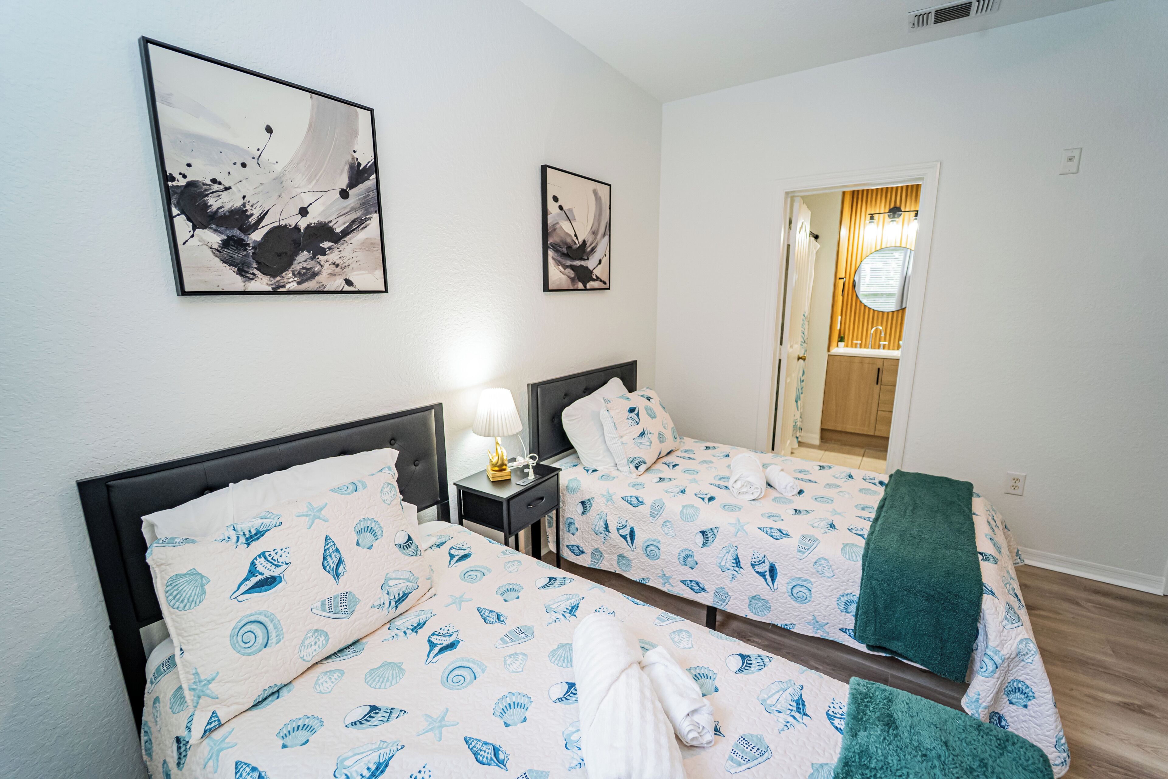 2 slaapkamers, een strijkplank/strijkijzer, wifi, beddengoed