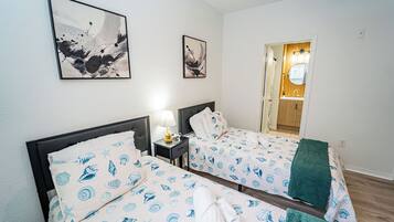 2 slaapkamers, een strijkplank/strijkijzer, wifi, beddengoed