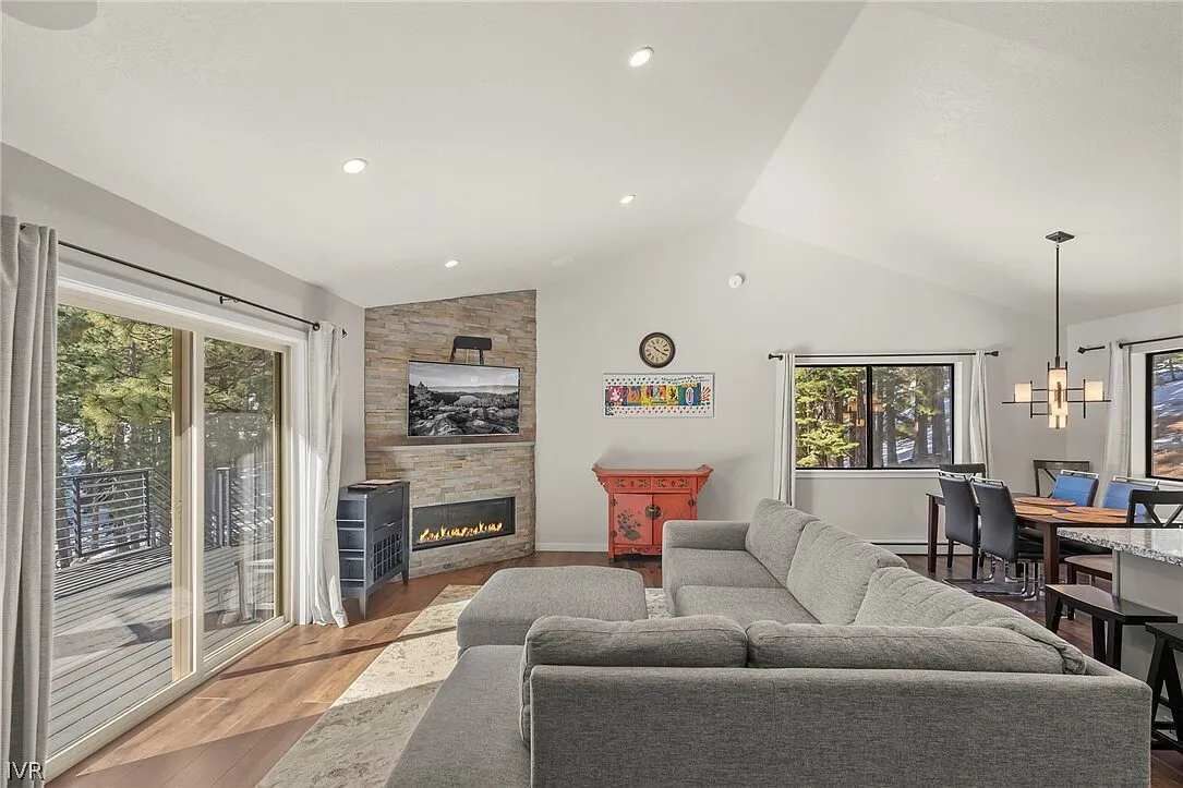 Villa, Multiple Beds, Mountain View (Bidwell) | Living area