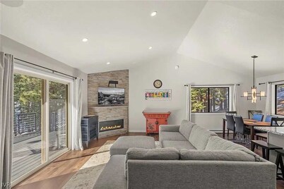 Cozy Spacious 4BD Modern Mountain Home