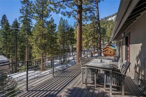 Outdoor dining - Cozy Spacious 4BD Modern Mountain Home (Incline Village)