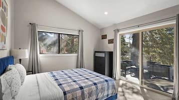 Villa, Multiple Beds, Mountain View (Bidwell) | 4 bedrooms, individually decorated, individually furnished, bed sheets