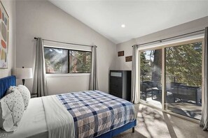 4 bedrooms, individually decorated, individually furnished, bed sheets - Cozy Spacious 4BD Modern Mountain Home (Incline Village)