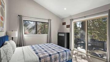 Villa, Multiple Beds, Mountain View (Bidwell) | 4 bedrooms, individually decorated, individually furnished, bed sheets