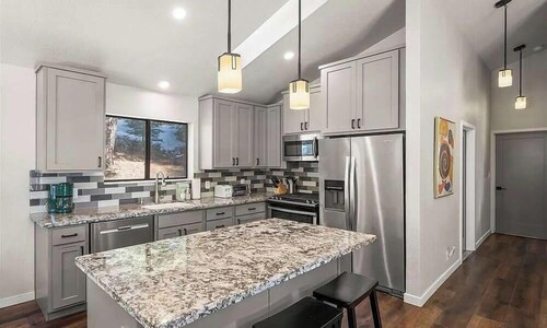Cozy Spacious 4BD Modern Mountain Home