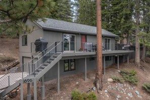 Exterior - Cozy Spacious 4BD Modern Mountain Home (Incline Village)