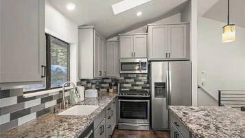 Villa, Multiple Beds, Mountain View (Bidwell) | Private kitchen
