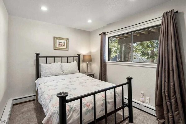 Villa, Multiple Beds, Mountain View (Bidwell)