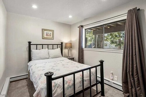 Cozy Spacious 4BD Modern Mountain Home