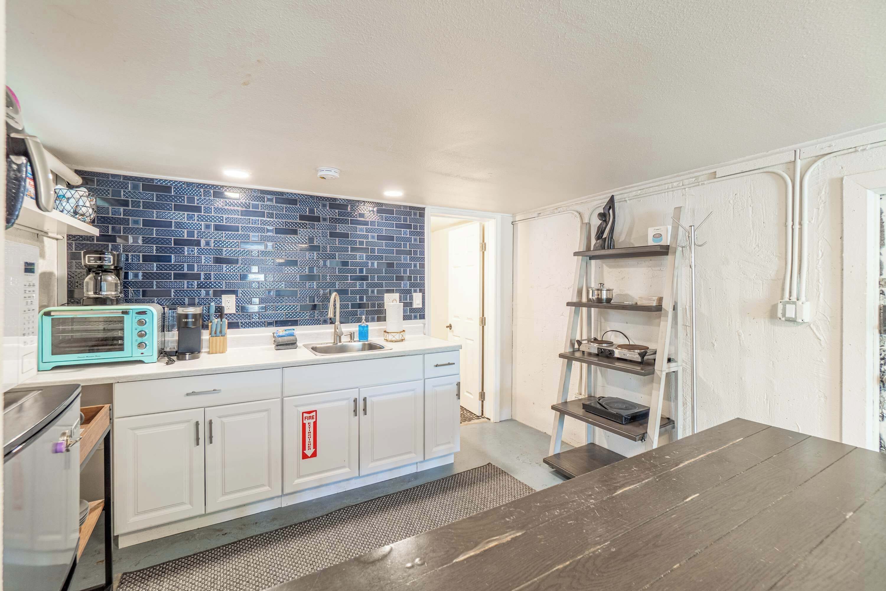 Apartment, 1 King Bed, City View (Stewart Downstairs) | Private kitchen