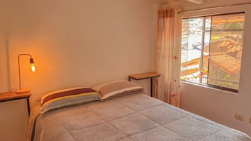 Habitación doble clásica, vista al jardín | Edredón, camas Tempur-Pedic y wifi gratis