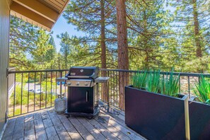 A wooden deck with a barbecue grill, a trash bin, and a planter box. - Upscale Tahoe Townhome Near Incline w Fireplace (Incline Village)