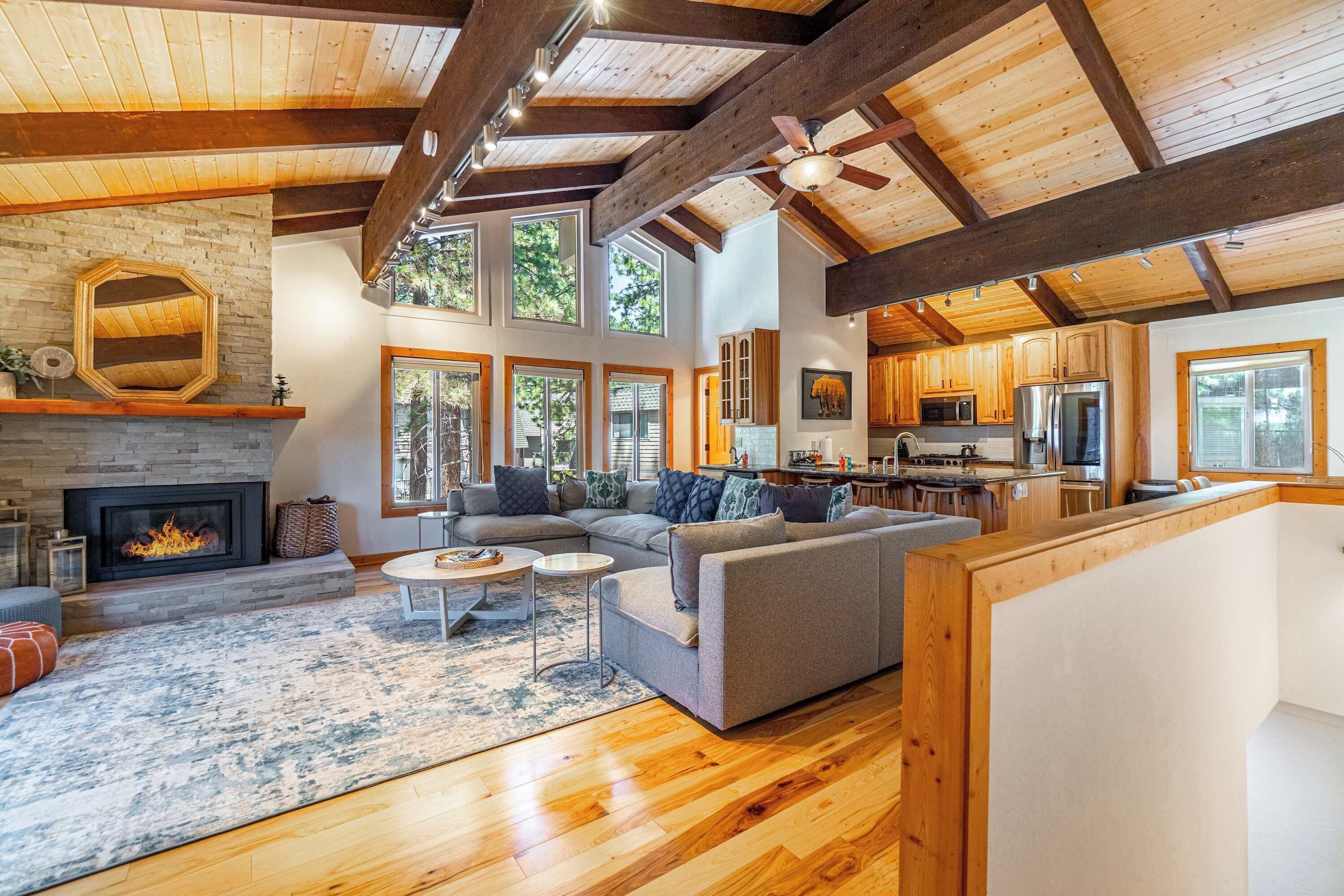 House, Multiple Beds, Mountain View (Oriole) | Living area