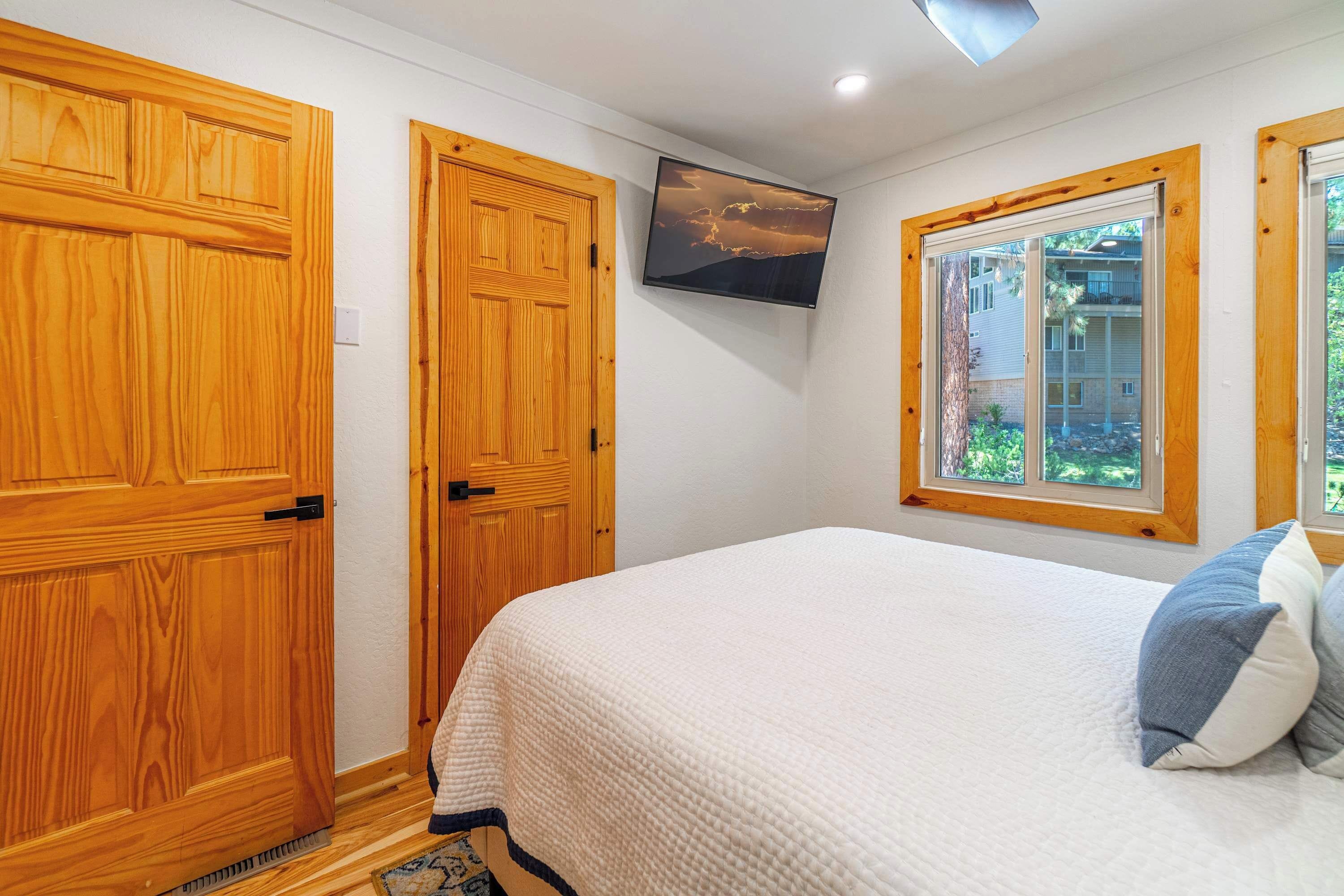 House, Multiple Beds, Mountain View (Oriole) | 4 bedrooms, individually decorated, individually furnished, bed sheets