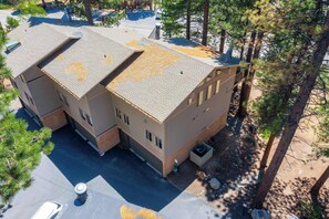 A multi-story building with a flat roof, a covered outdoor area, and a small water feature. - Upscale Tahoe Townhome Near Incline w Fireplace (Incline Village)